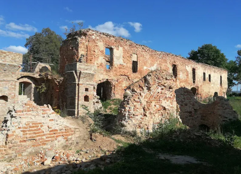 Haĺšany Castle, Belarus
